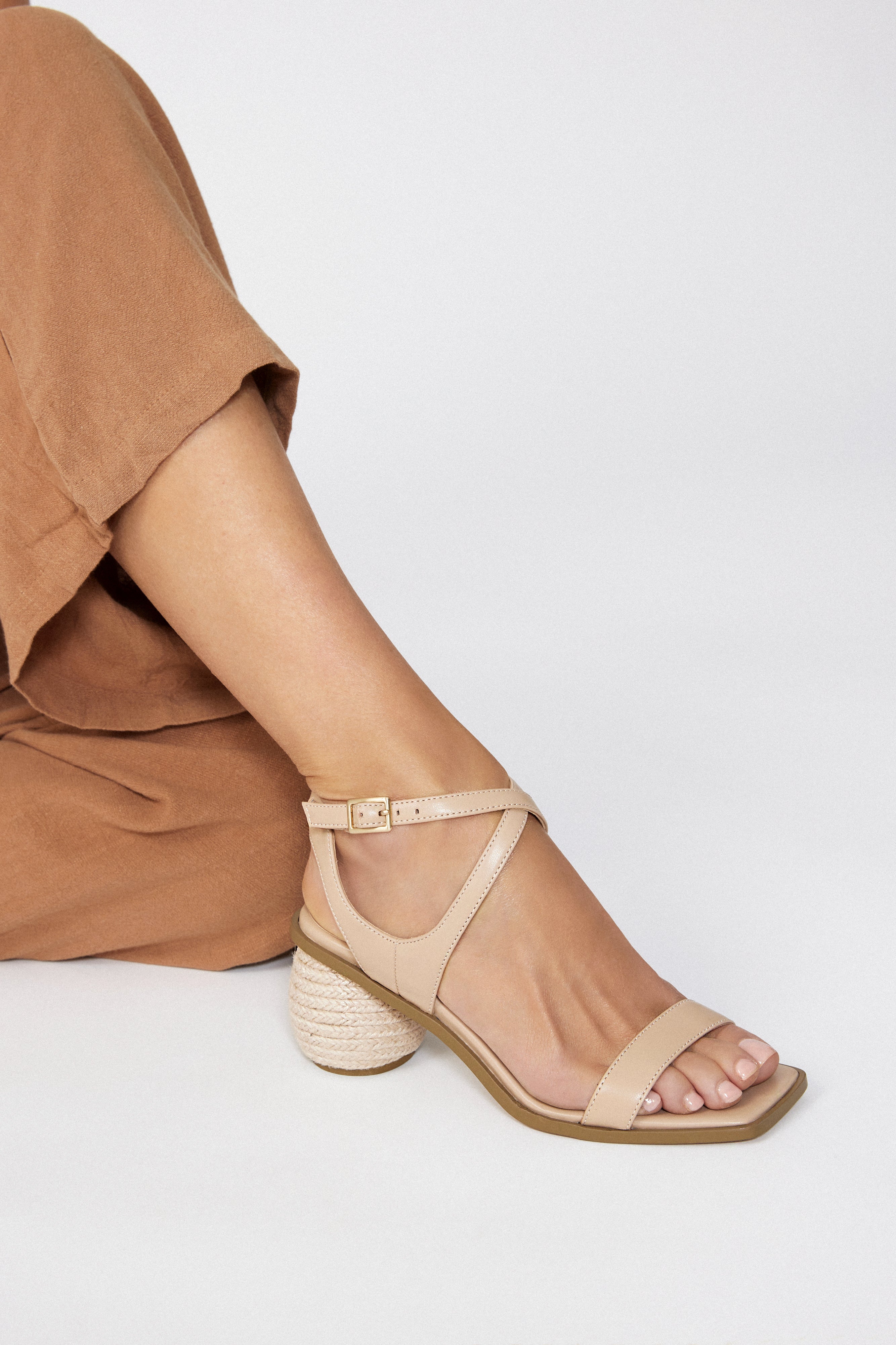 Laika Low Heel - Beige